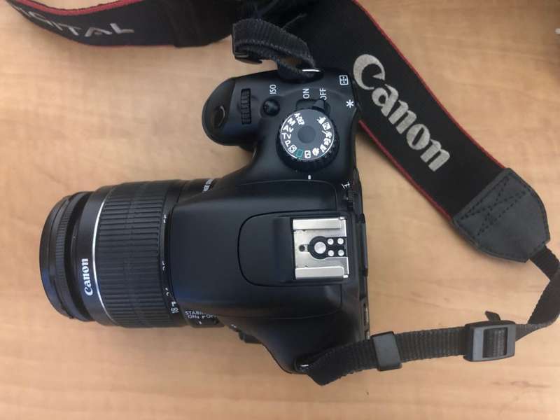 Canon EOS 550D Digital SLR camera FULL HD MOVIES with Canon 18-55MM LENS, LOWEPRO BAG