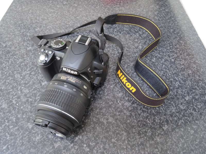 NIKON D3100 14.2MP ,FULL HD MOVIES, WITH 18-55MM VR LENS IN VERY GOOD CONDTION WITH CHARGER