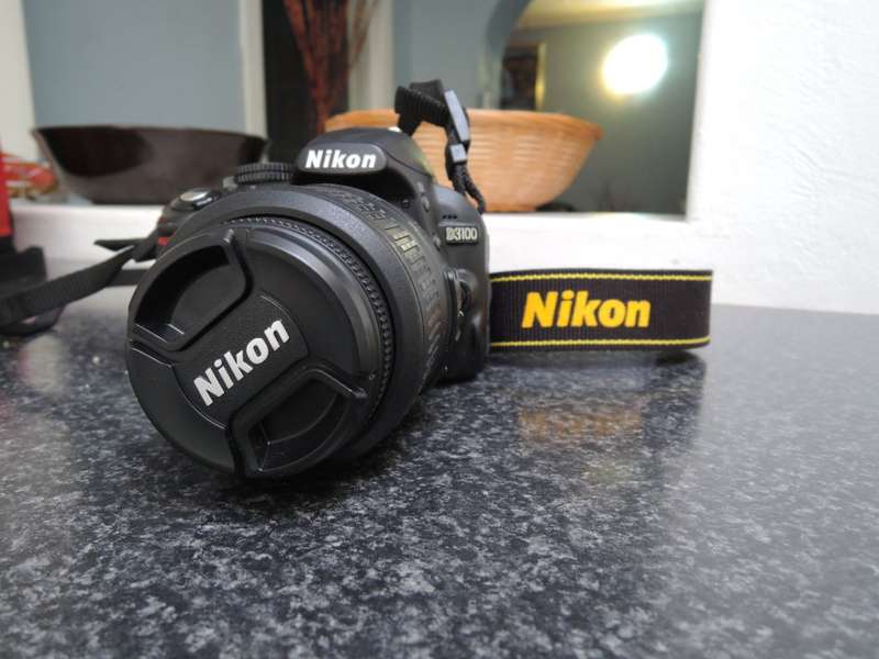 NIKON D3100 14.2MP ,FULL HD MOVIES, WITH 18-55MM VR LENS IN VERY GOOD CONDTION WITH CHARGER
