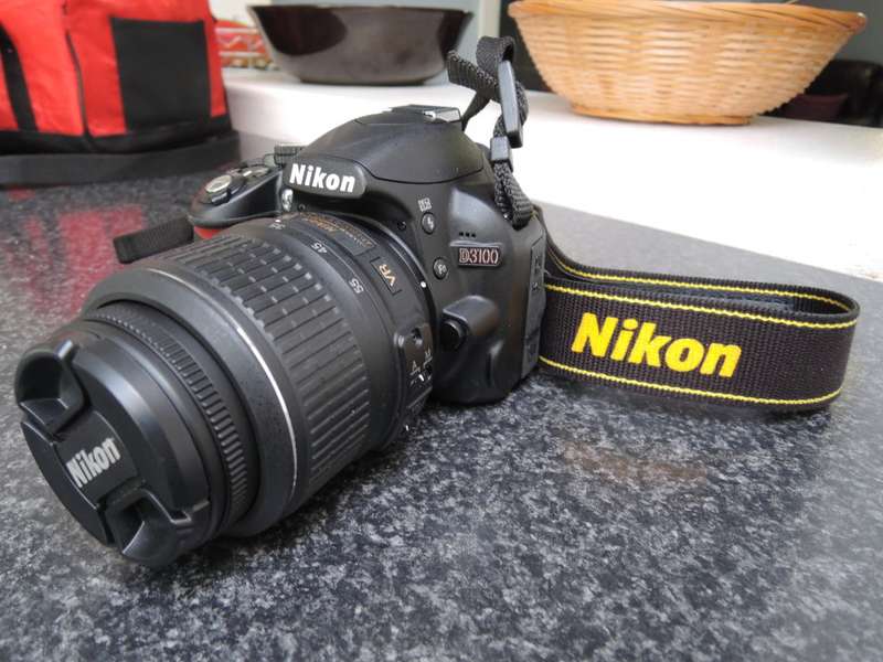 NIKON D3100 14.2MP ,FULL HD MOVIES, WITH 18-55MM VR LENS IN VERY GOOD CONDTION WITH CHARGER