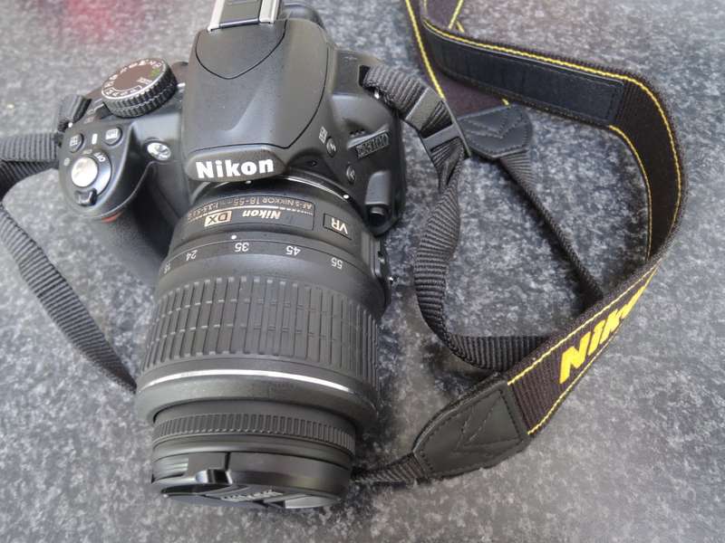 NIKON D3100 14.2MP ,FULL HD MOVIES, WITH 18-55MM VR LENS IN VERY GOOD CONDTION WITH CHARGER