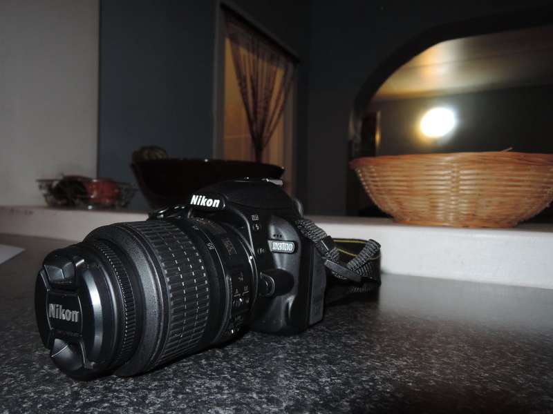 NIKON D3100 14.2MP ,FULL HD MOVIES, WITH 18-55MM VR LENS IN VERY GOOD CONDTION WITH CHARGER