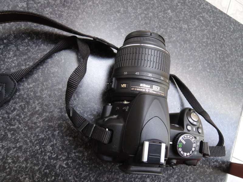 NIKON D3100 14.2MP ,FULL HD MOVIES, WITH 18-55MM VR LENS IN VERY GOOD CONDTION WITH CHARGER