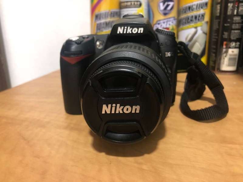 Nikon D90 DSLR Camera WITH NIKON 18-55MM VR LENS IN EXCELLENT CONDITION