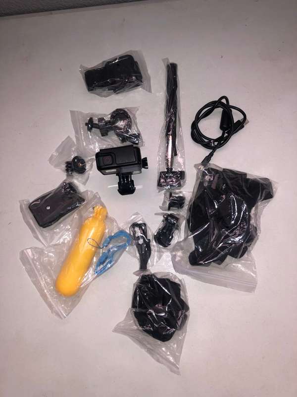 GOPRO HERO 5 WITH ACCESSORIES IN VERY GOOD CONDITION