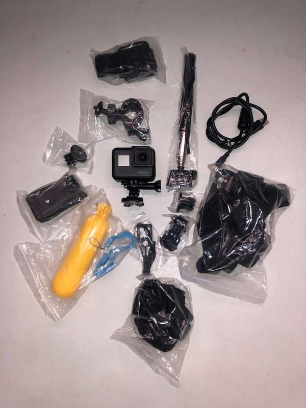 GOPRO HERO 5 WITH ACCESSORIES IN VERY GOOD CONDITION