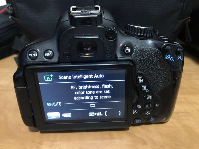 CANON 650D,18MP, FULL HD MOVIES,WITH 18-55MM LENS,CARRY BAG VERY GOOD CONDITION