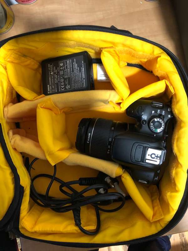 CANON 650D,18MP, FULL HD MOVIES,WITH 18-55MM LENS,CARRY BAG VERY GOOD CONDITION