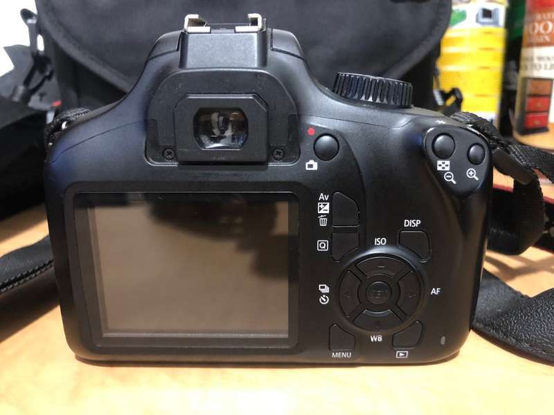 Canon EOS 4000D DSLR with EF-S 18-55mm III IN EXCELLENT CONDITION WITH CANON BAG