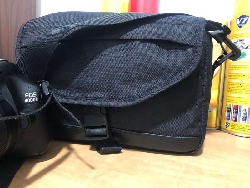 Canon EOS 4000D DSLR with EF-S 18-55mm III IN EXCELLENT CONDITION WITH CANON BAG