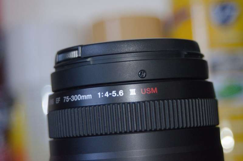 CANON EF 75-300mm f/4-5.6 III USM