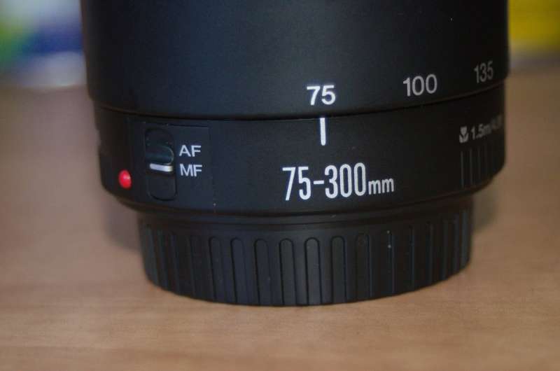 CANON EF 75-300mm f/4-5.6 III USM