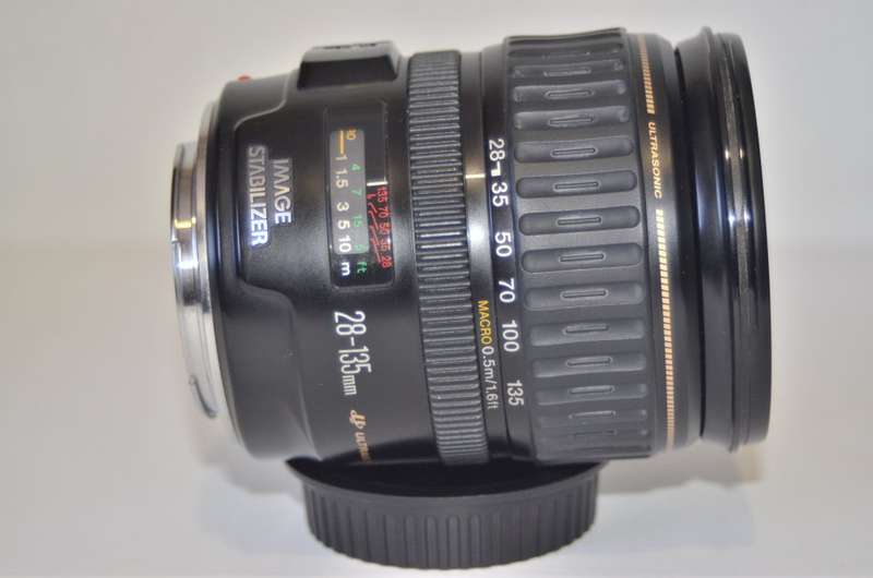 Canon EF 28-135mm f/3.5-5.6 IS USM Lens IN VERY GOOD CONDITION