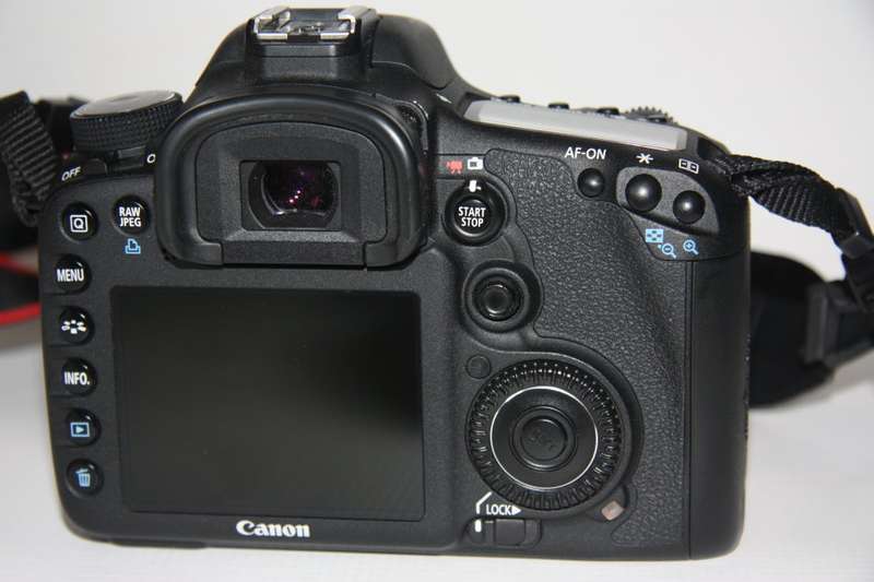 CANON EOS 7D WITH 18-135MM IS LENS , EXCELLENT CONDITION