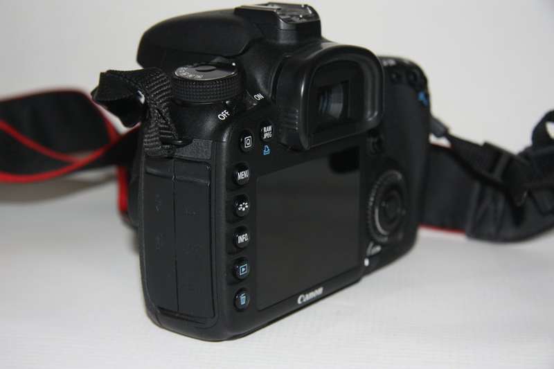 CANON EOS 7D WITH 18-135MM IS LENS , EXCELLENT CONDITION