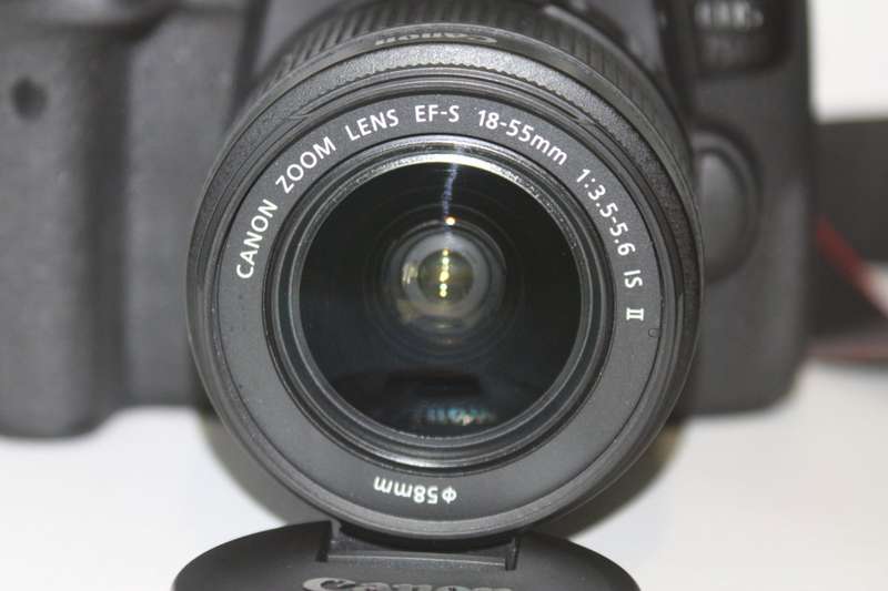 Canon EOS 750D 24MP DSLR Camera WITH 18-55MM IS II , VOYAGER BAG, BOOKLET AND 16GB SD CARD