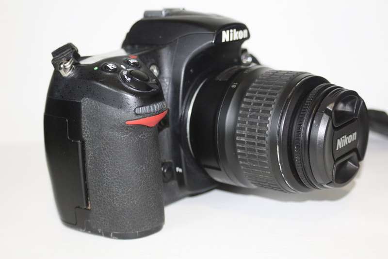 Nikon D300  12.3MP Digital SLR Camera WITH 18-55MM ZOOM LENS VERY GOOD CONDITION