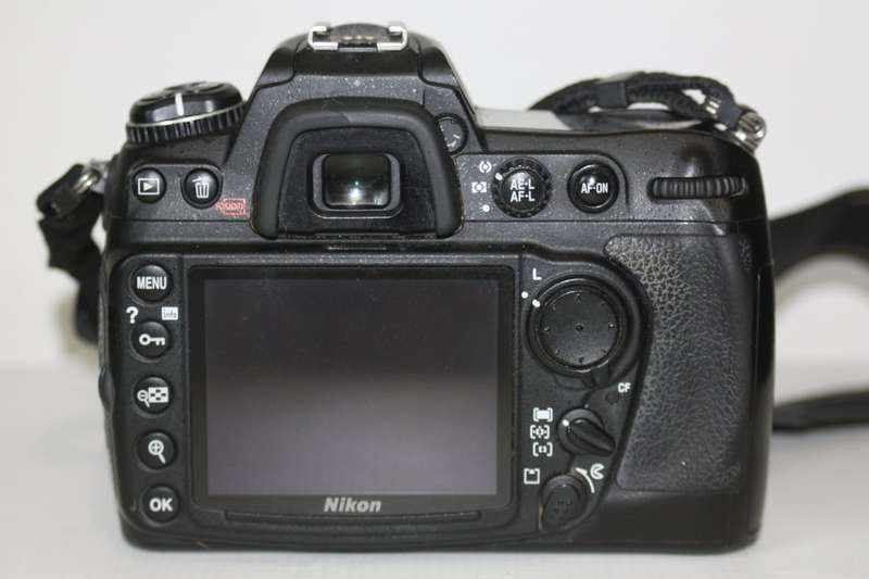Nikon D300  12.3MP Digital SLR Camera WITH 18-55MM ZOOM LENS VERY GOOD CONDITION