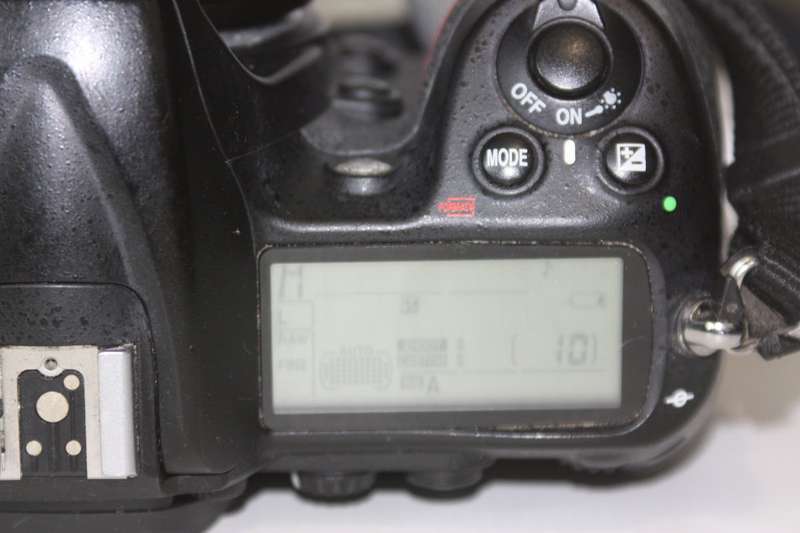 Nikon D300  12.3MP Digital SLR Camera WITH 18-55MM ZOOM LENS VERY GOOD CONDITION