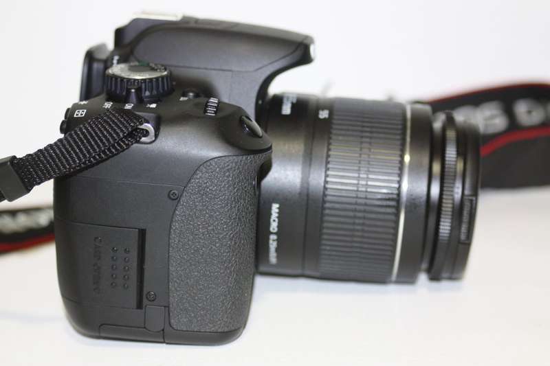 CANON EOS 650D, 18MP DSLR WITH FULL HD MOVIES, 18-55MM III ZOOM LENS AND CANON CARRY BAG