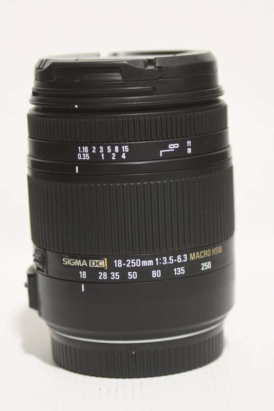 Sigma 18-250mm F3.5-6.3 DC Macro OS HSM for Canon EF Mount IN EXCELLENT CONDITION