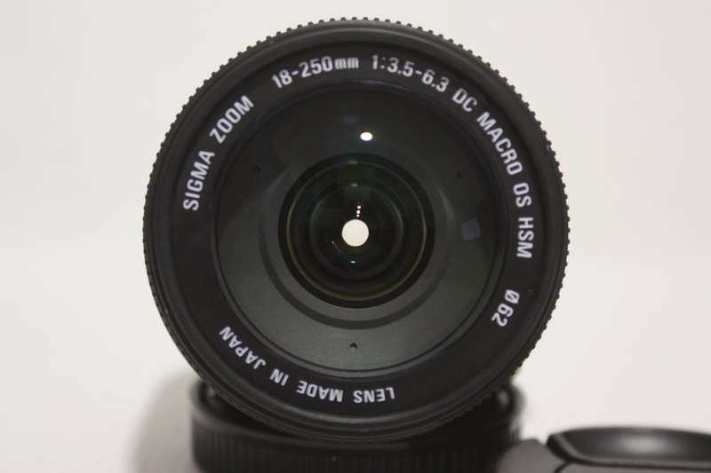 Sigma 18-250mm F3.5-6.3 DC Macro OS HSM for Canon EF Mount IN EXCELLENT CONDITION