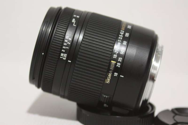 Sigma 18-250mm F3.5-6.3 DC Macro OS HSM for Canon EF Mount IN EXCELLENT CONDITION