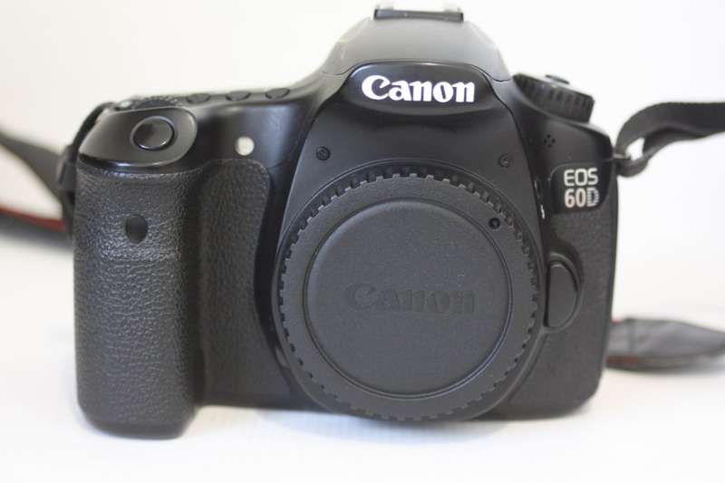 Canon EOS 60D BODY ONLY IN VERY GOOD CONDITION