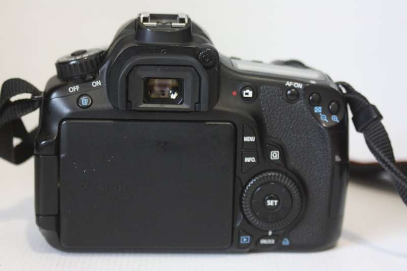 Canon EOS 60D BODY ONLY IN VERY GOOD CONDITION