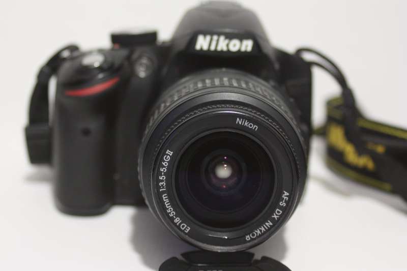 Nikon D3200 24MP DSLR Camera, FULL HD MOVIES  with 18-55mm IN VERY GOOD  CONDITION