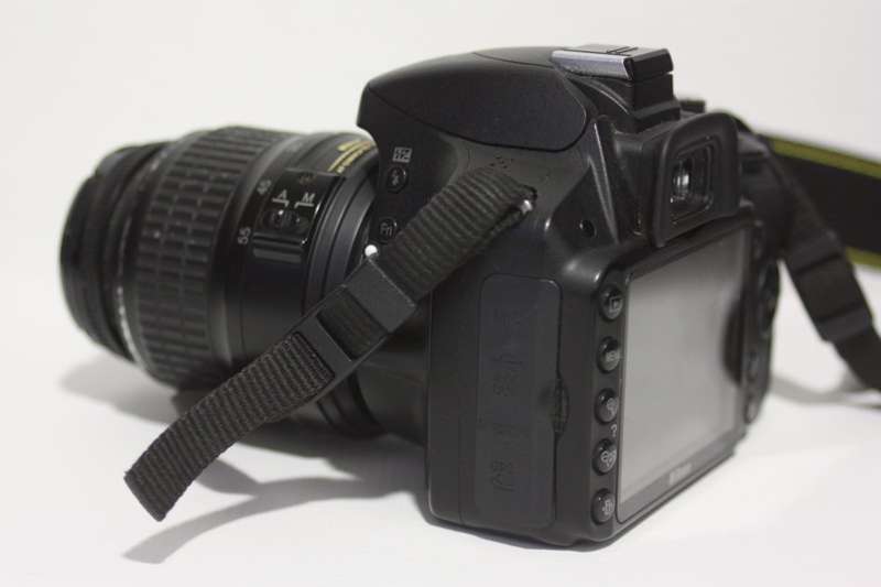 Nikon D3200 24MP DSLR Camera, FULL HD MOVIES  with 18-55mm IN VERY GOOD  CONDITION
