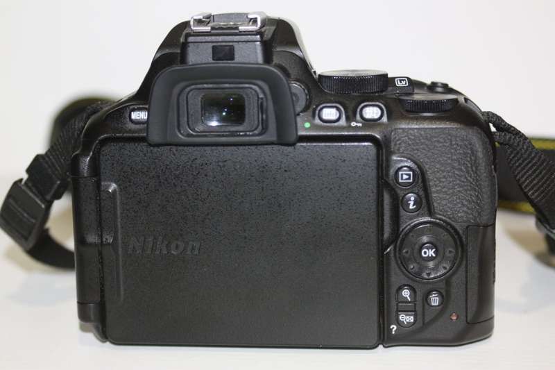 Nikon D5600 24MP DSLR CAMERA, FULL HD VIDEOS, WIFI , NIKON 18-55mm  VR Lens, CAMERA BAG, LOW SHUTTER