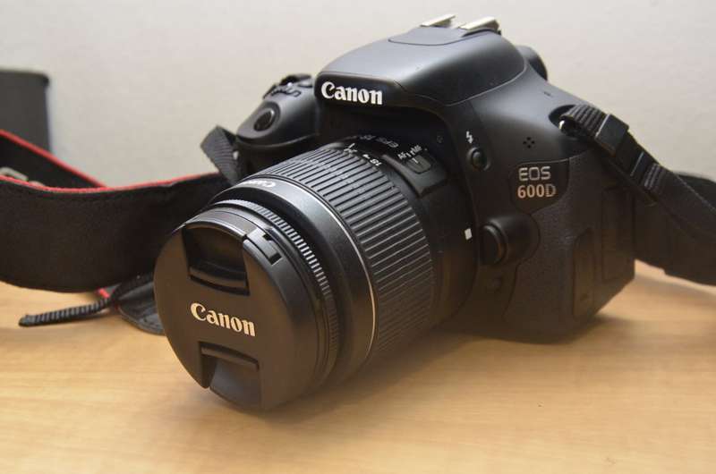 Canon EOS 600D 18MP Digital SLR Camera, FULL HD MOVIES With 18-55mm f/3.5-5.6 III Lens