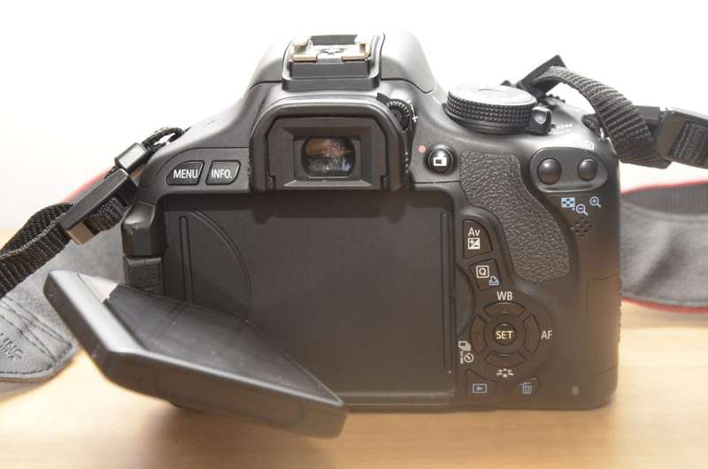 Canon EOS 600D 18MP Digital SLR Camera, FULL HD MOVIES With 18-55mm f/3.5-5.6 III Lens