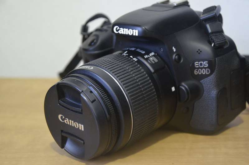 Canon EOS 600D 18MP Digital SLR Camera, FULL HD MOVIES With 18-55mm f/3.5-5.6 III Lens