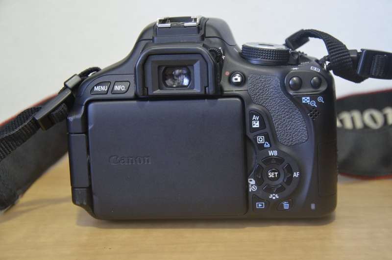 Canon EOS 600D 18MP Digital SLR Camera, FULL HD MOVIES With 18-55mm f/3.5-5.6 III Lens