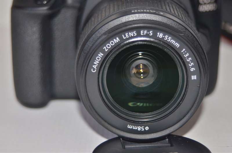 Canon EOS 4000D 18MP . FULL HD MOVIES,18-55mm LENS, BOOKLET. BAG IN  EXCELLENT CONDITION