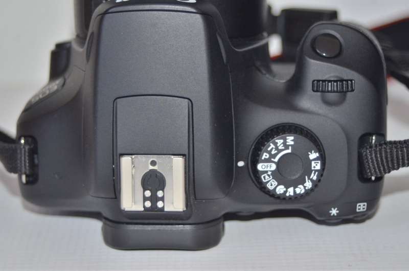 Canon EOS 4000D 18MP . FULL HD MOVIES,18-55mm LENS, BOOKLET. BAG IN  EXCELLENT CONDITION