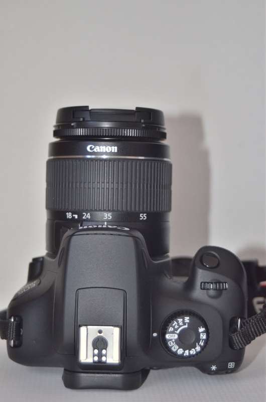 Canon EOS 4000D 18MP . FULL HD MOVIES,18-55mm LENS, BOOKLET. BAG IN  EXCELLENT CONDITION