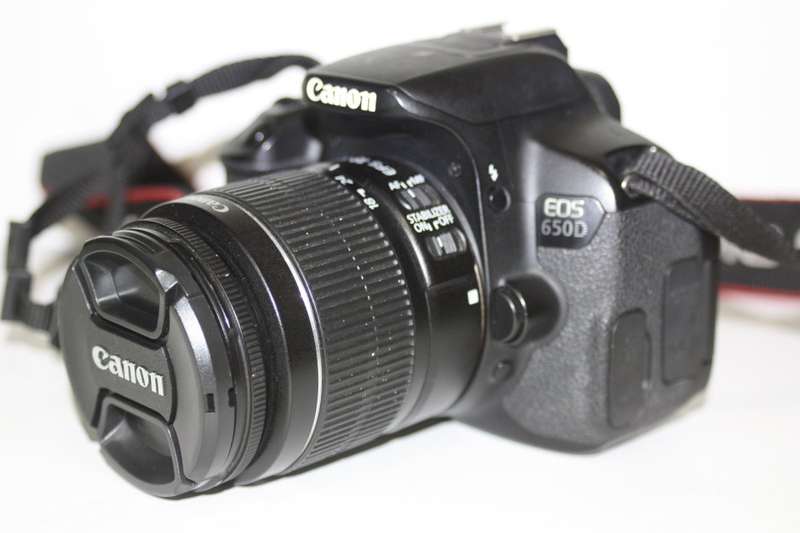 CANON EOS 650D, 18MP DSLR WITH FULL HD MOVIES, 18-55MM IS II ZOOM LENS