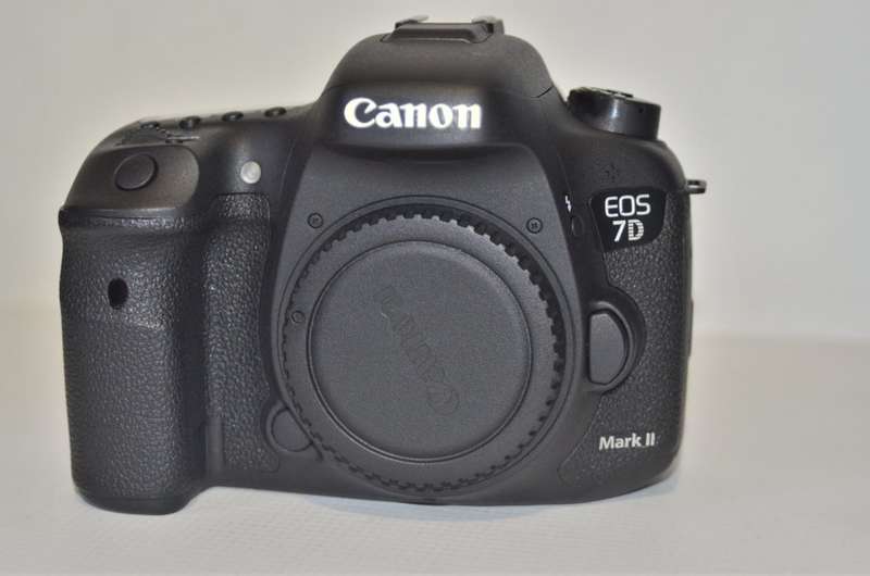 CANON 7D MARK II IN EXCELLENT CONDITION BODY ONLY