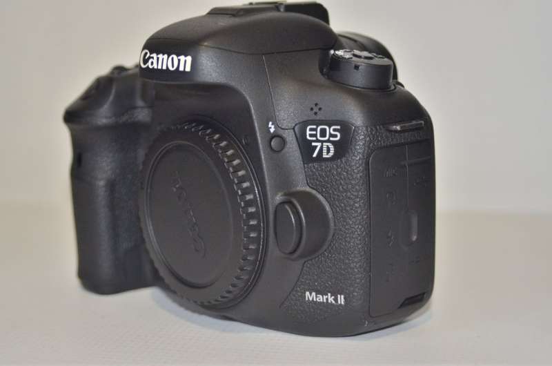 CANON 7D MARK II IN EXCELLENT CONDITION BODY ONLY