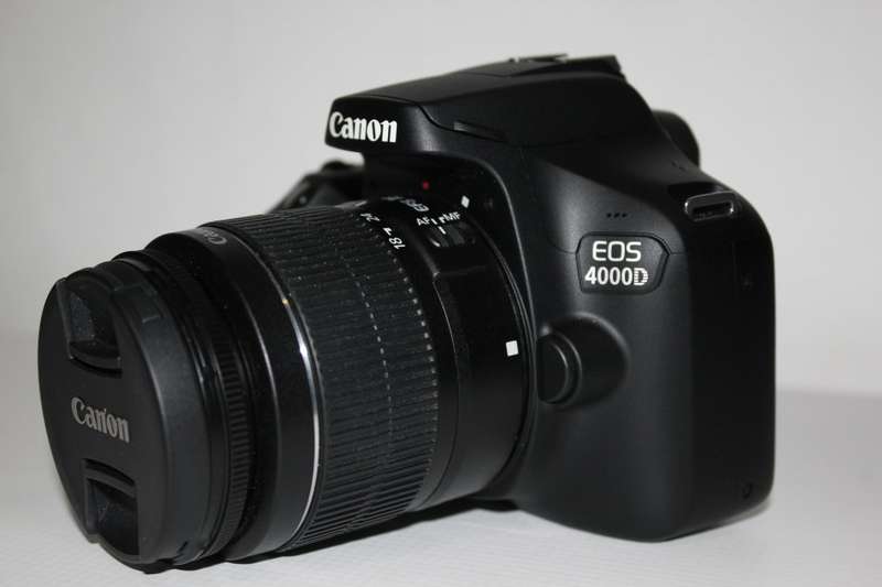 Canon EOS 4000D 18MP . FULL HD MOVIES,18-55mm LENS WITH 16GB SD CARD EXCELLENT CONDITION
