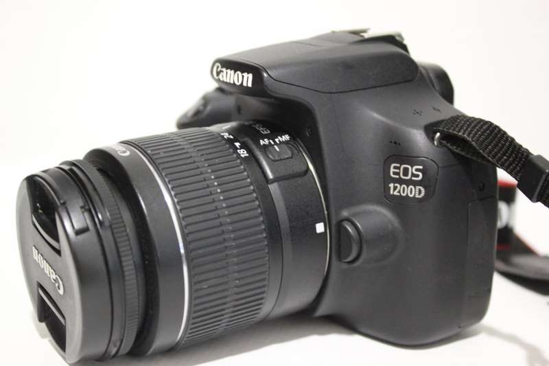 Canon EOS 1200D 18MP DSLR Camera , FULL HD MOVIES,18-55mm Lens,CANON  BAG, VERY GOOD CONDITION