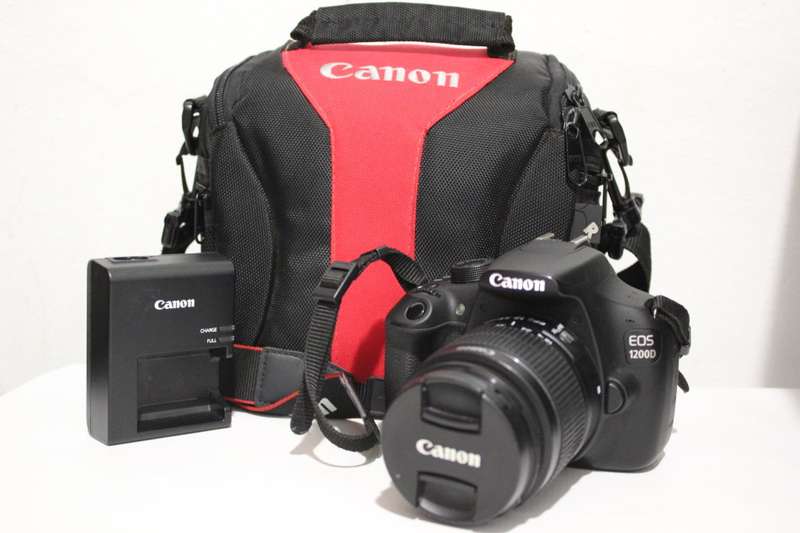 Canon EOS 1200D 18MP DSLR Camera , FULL HD MOVIES with 18-55mm Lens, And CANON SHOULDER BAG