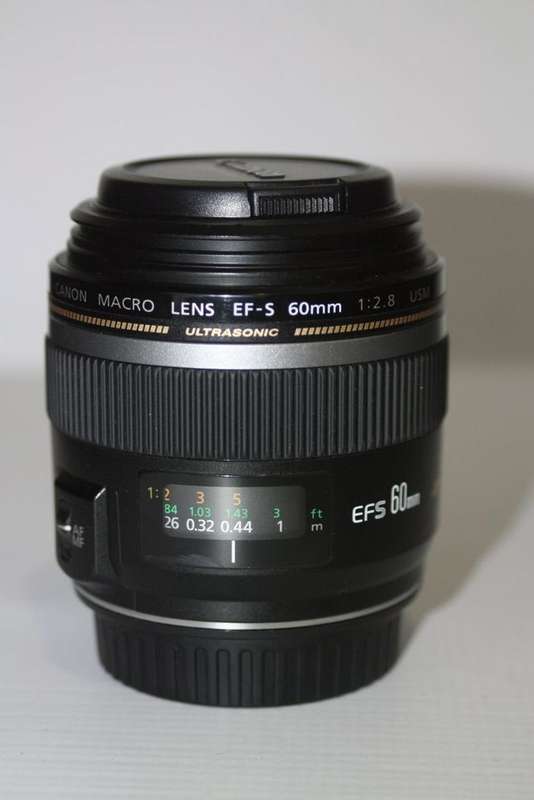 Canon EF-S 60mm f/2.8 USM Macro Lens for Canon DSLR CAMERAS IN VERY GOOD CONDITION