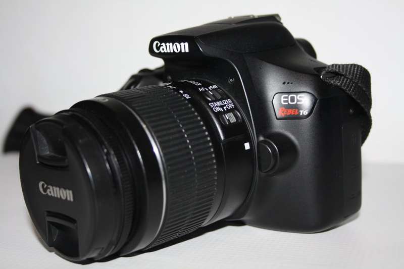 Canon EOS 1300D 18MP DSLR , FULL HD MOVIES with WIFI ,18-55MM IS II LENS  ,VERY GOOD CONDITION