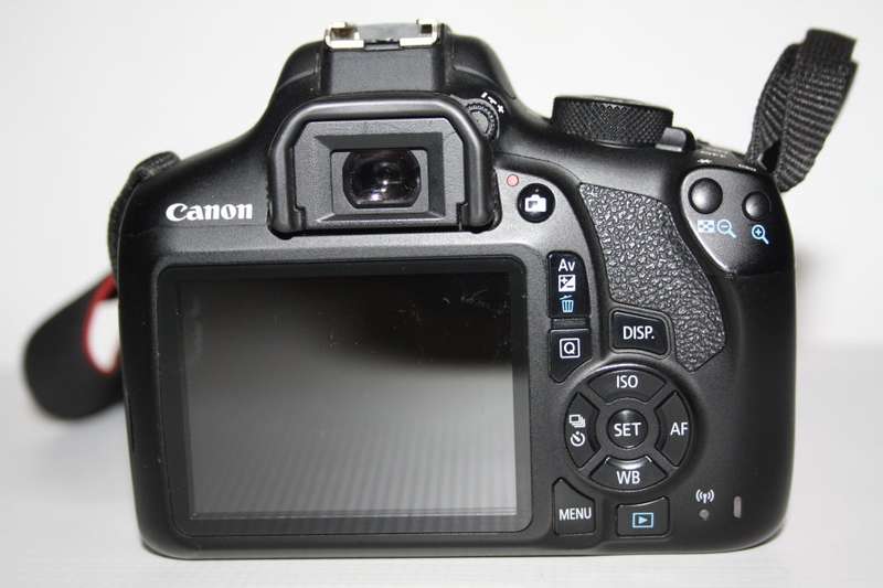 Canon EOS 1300D 18MP DSLR , FULL HD MOVIES with WIFI ,18-55MM IS II LENS  ,VERY GOOD CONDITION