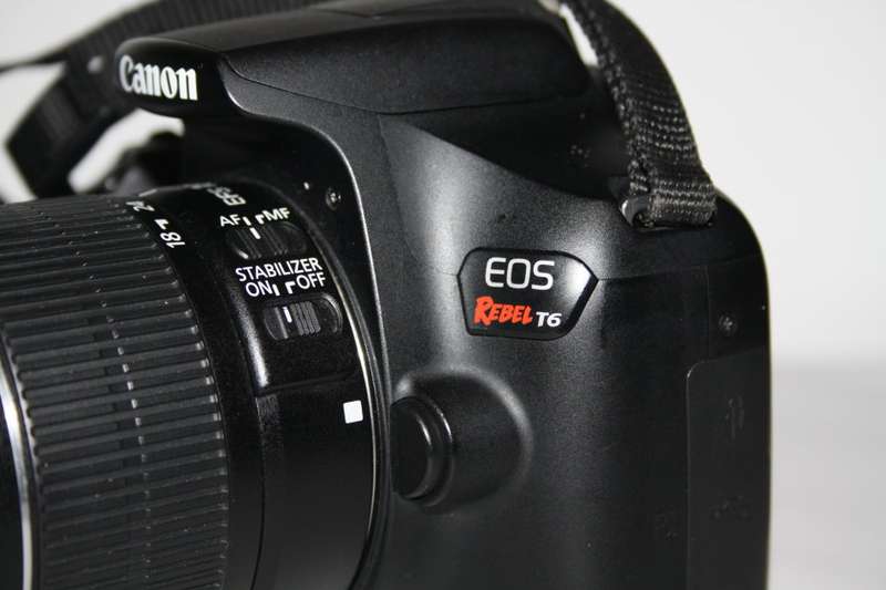 Canon EOS 1300D 18MP DSLR , FULL HD MOVIES with WIFI ,18-55MM IS II LENS  ,VERY GOOD CONDITION