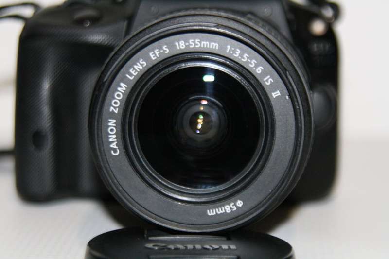 Canon EOS 100D 18MP DSLR , FULL HD MOVIES Camera  with 18-55mm IS II Zoom Lens